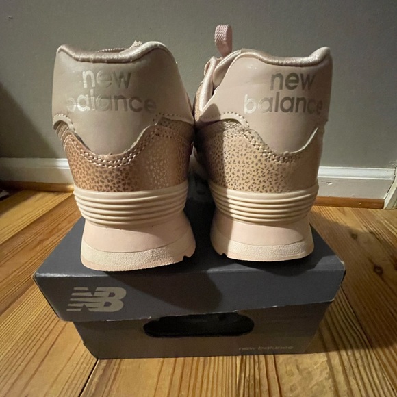 574 New Balance pale pink, worn once, smoke free home excellent condition - Picture 2 of 6